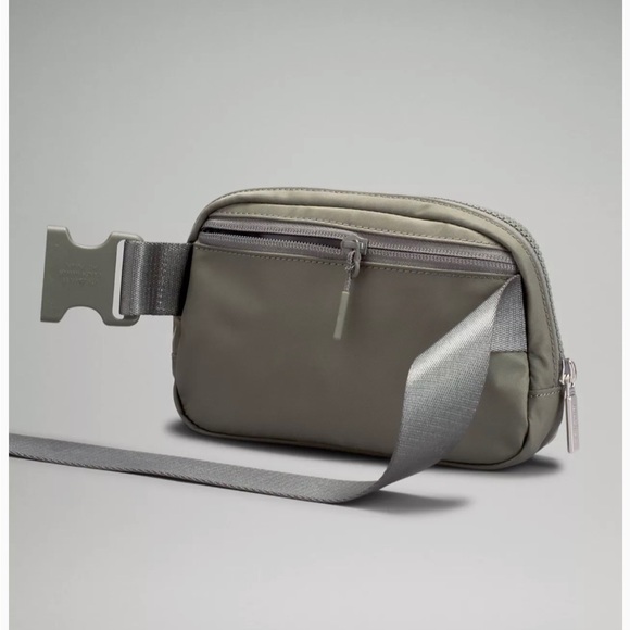 NWT Lululemon Everywhere Belt Bag “Grey Sage” - Picture 8 of 11
